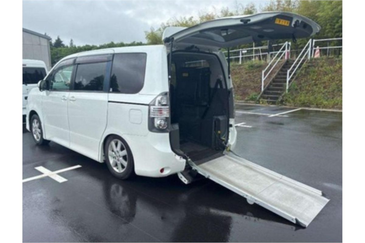 2009 Toyota Voxy ZS Welcab