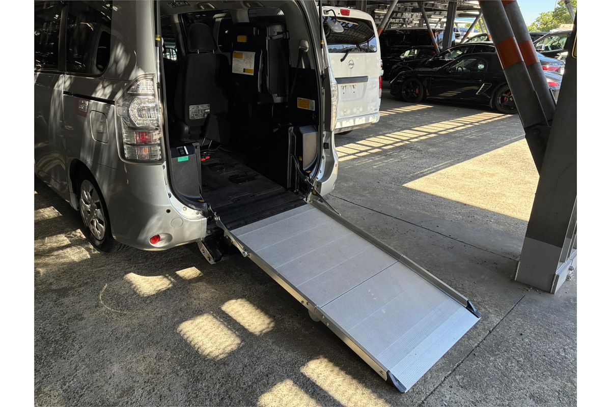 2013 Toyota Voxy Welcab X-L Edition slope type 1