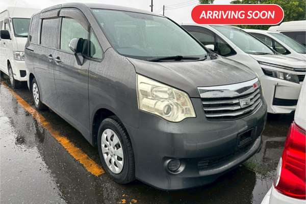2010 Toyota Noah X L Selection Welcab