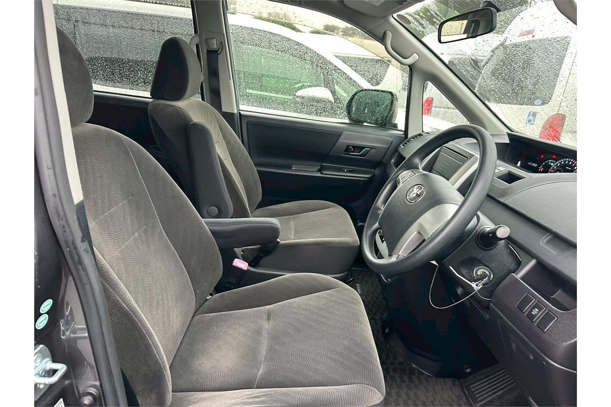2010 Toyota Noah X L Selection Welcab