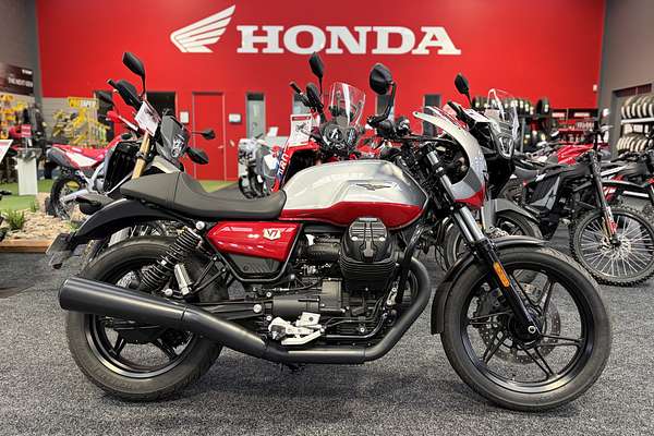 2025 Moto Guzzi V7 STONE CORSA