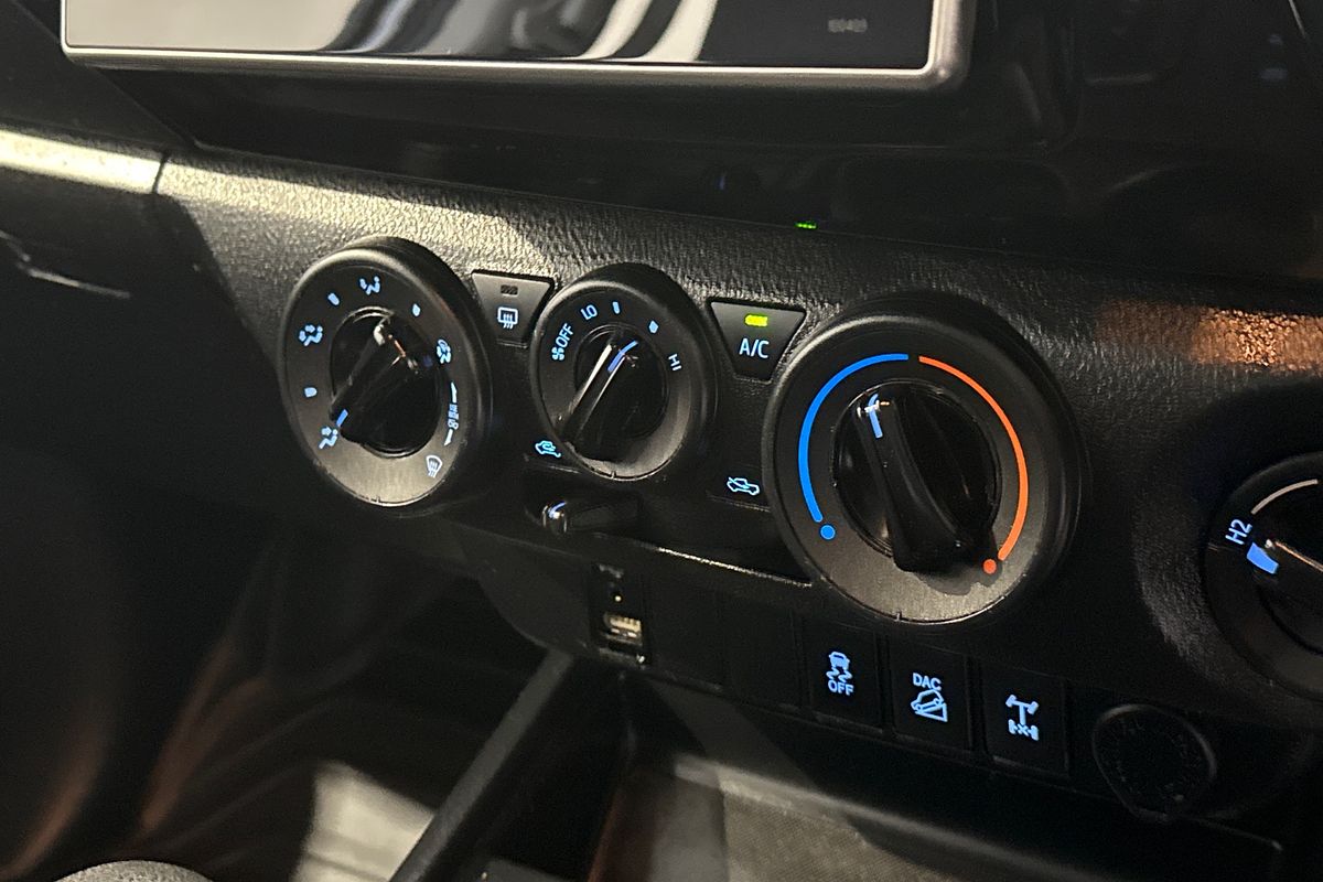 2018 Toyota Hilux SR (4x4) GUN126R MY17 4X4