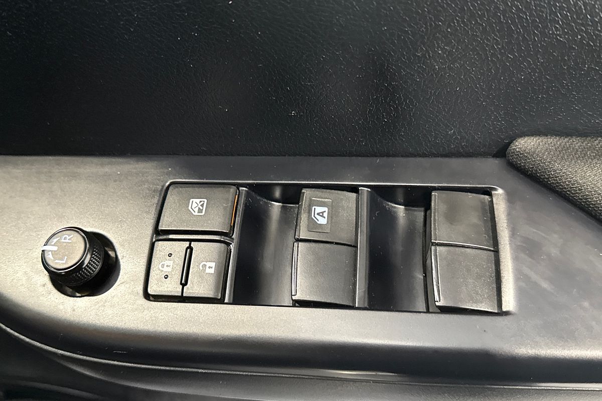 2018 Toyota Hilux SR (4x4) GUN126R MY17 4X4