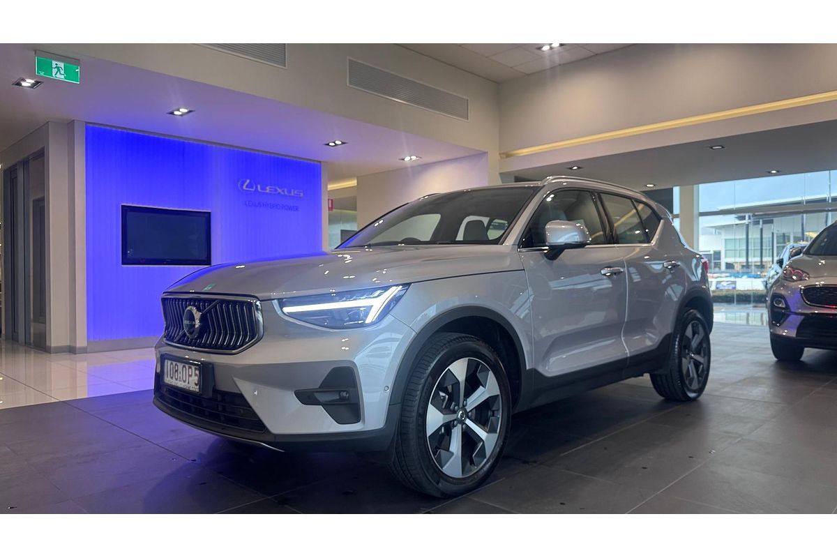 2025 Volvo XC40 Plus B4