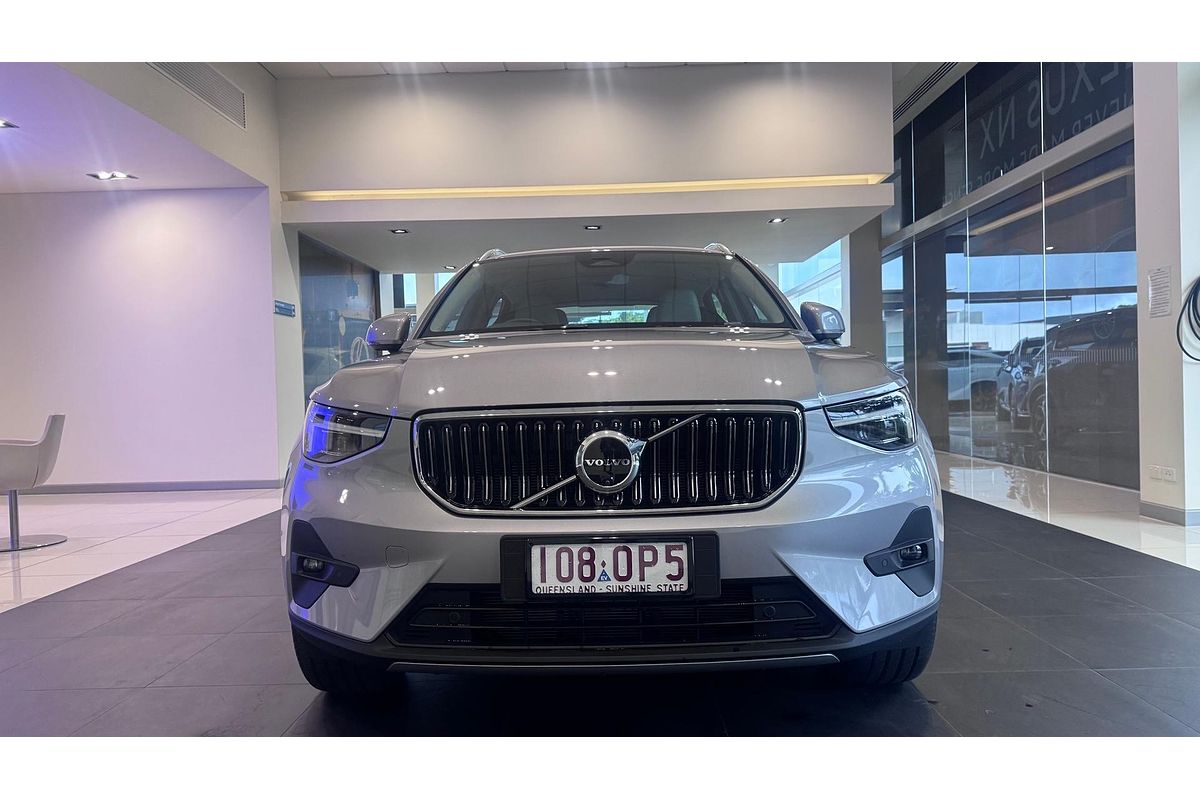 2025 Volvo XC40 Plus B4