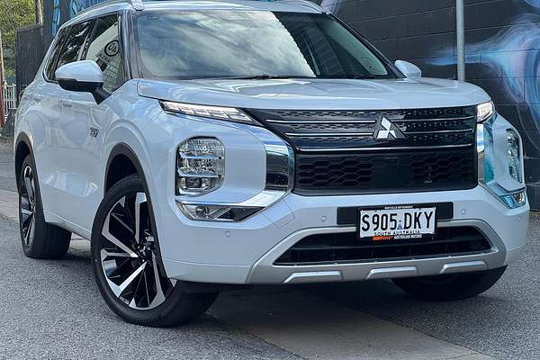 2025 Mitsubishi Outlander PHEV Exceed ZM