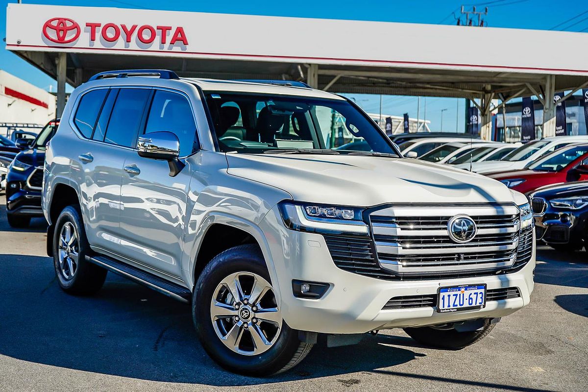 2024 Toyota Landcruiser Sahara FJA300R