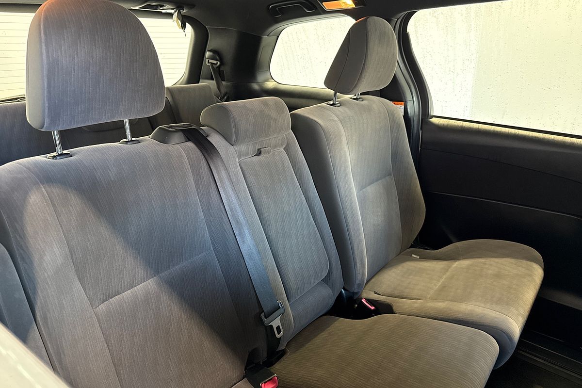 2017 Toyota Tarago GLi ACR50R MY16