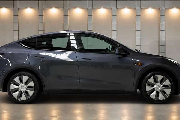 2022 Tesla Model Y Rear-Wheel Drive