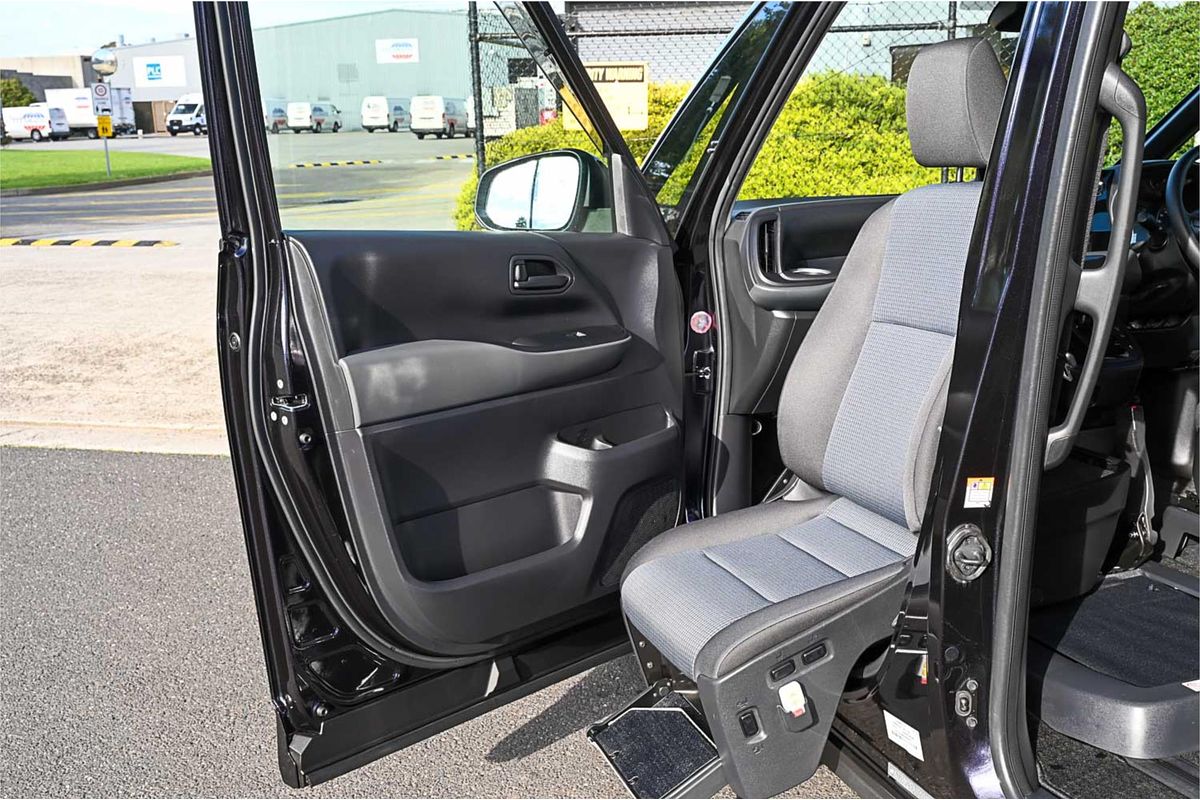 2024 Toyota Noah X MZRA92