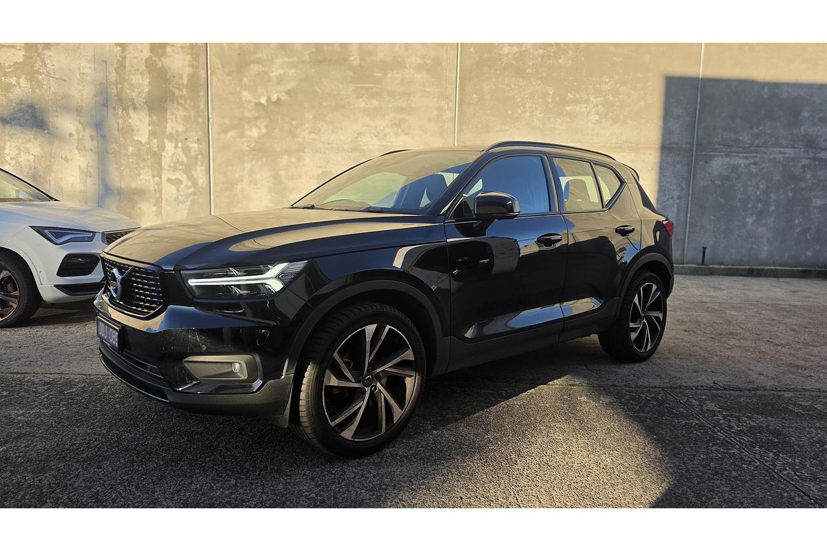 2022 Volvo XC40 T5 R-Design