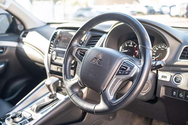 2019 Mitsubishi Pajero Sport Black Edition QE thumb-3