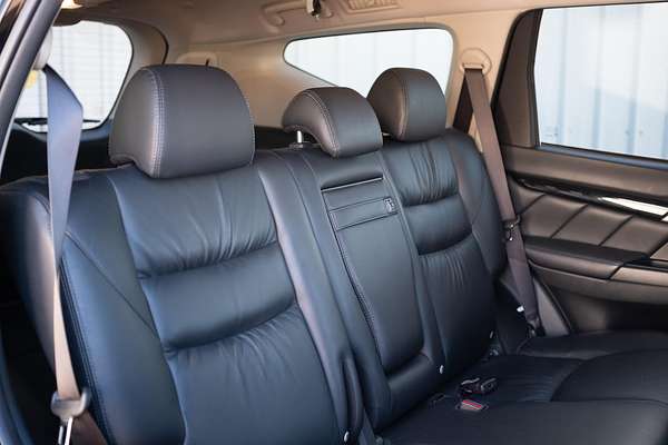 2019 Mitsubishi Pajero Sport Black Edition QE thumb-10