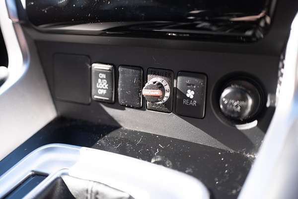 2019 Mitsubishi Pajero Sport Black Edition QE thumb-30