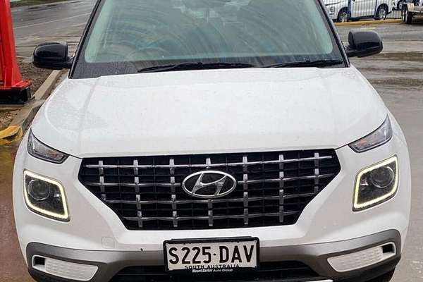 2024 Hyundai Venue Elite QX.V5 thumb-2