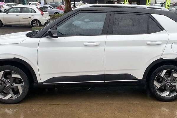 2024 Hyundai Venue Elite QX.V5 thumb-3