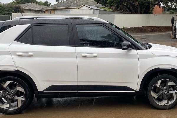 2024 Hyundai Venue Elite QX.V5 thumb-4