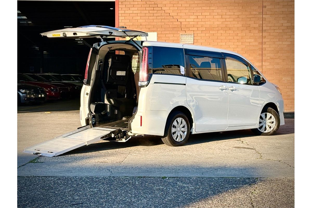 2020 Toyota Noah Welcab ZRR80