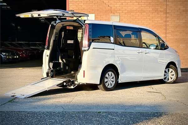 2020 Toyota Noah Welcab ZRR80