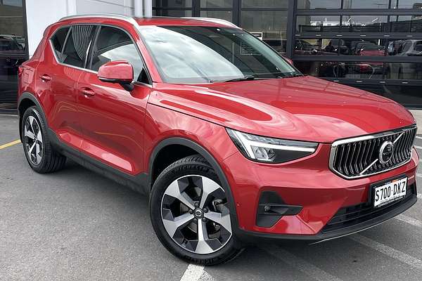 2023 Volvo XC40 Ultimate B4 Bright