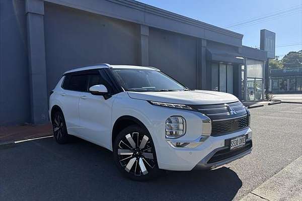 2025 Mitsubishi Outlander Exceed ZM