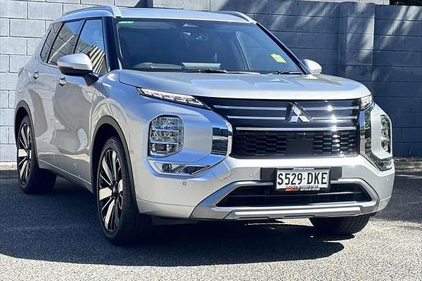 2025 Mitsubishi Outlander Exceed ZM