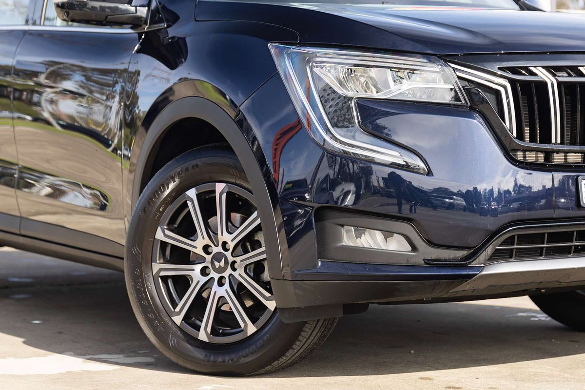 2024 Mahindra XUV700 AX7L