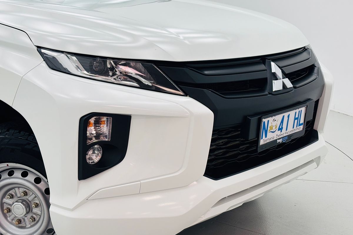 2021 Mitsubishi MR Triton GLX 2.4L D 6A/T 4X4 DC CC 2021 Mitsubishi MR Triton GLX 2.4L D 6A/T 4X4 DC CC