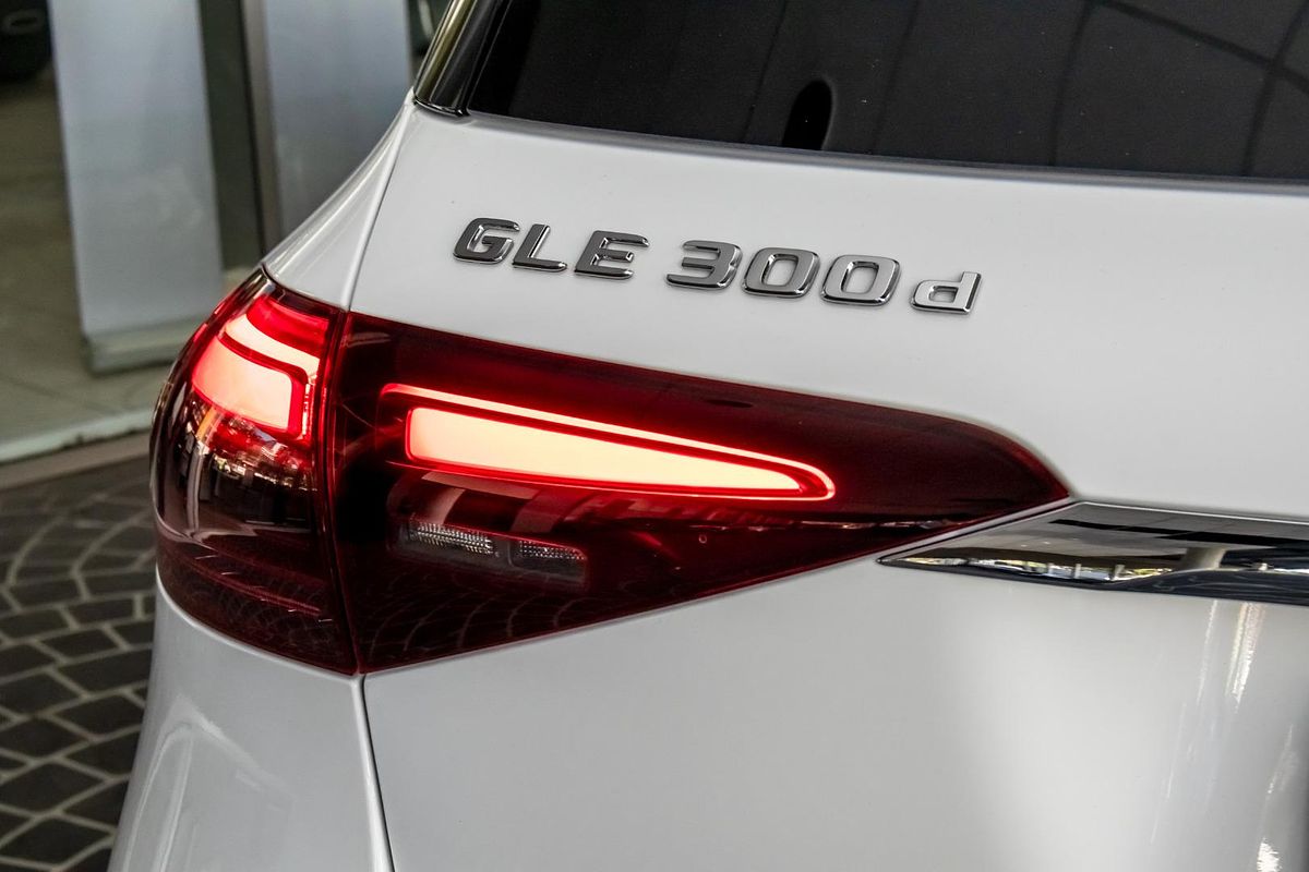 V167 805+055MY GLE300 d Editio n 7 WAG 9G 9sp