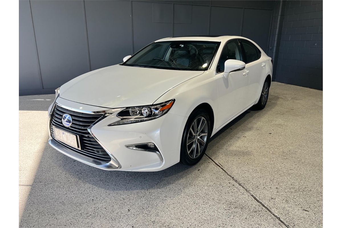 2016 Lexus ES ES300h Luxury AVV60R