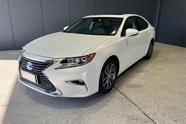 2016 Lexus ES ES300h Luxury AVV60R