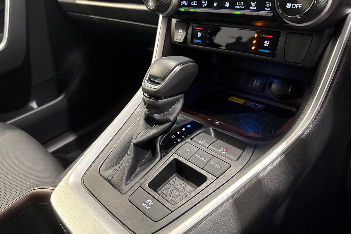 2025 Toyota RAV4 CRUISER (2WD) HYBRID AXAH52R