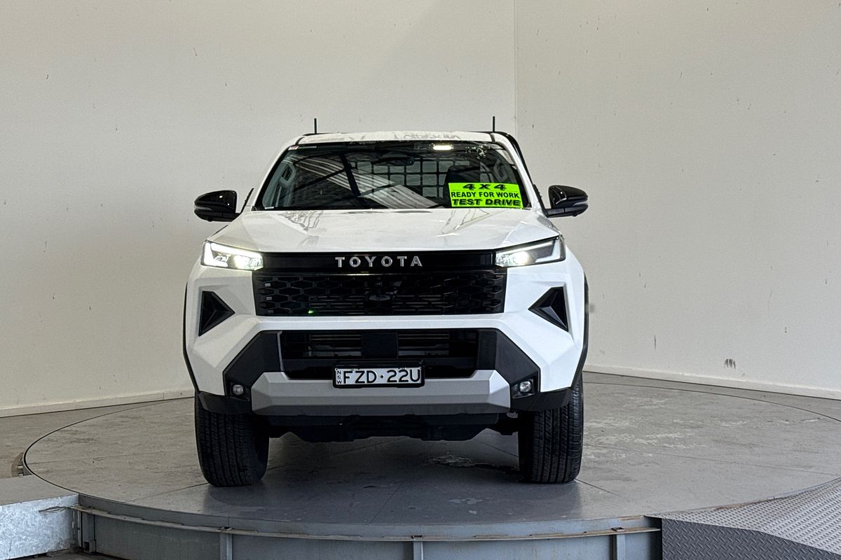 2025 Toyota Hilux SR5 48V GUN227R 4X4