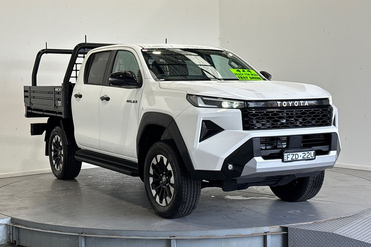 2025 Toyota Hilux SR5 48V GUN227R 4X4