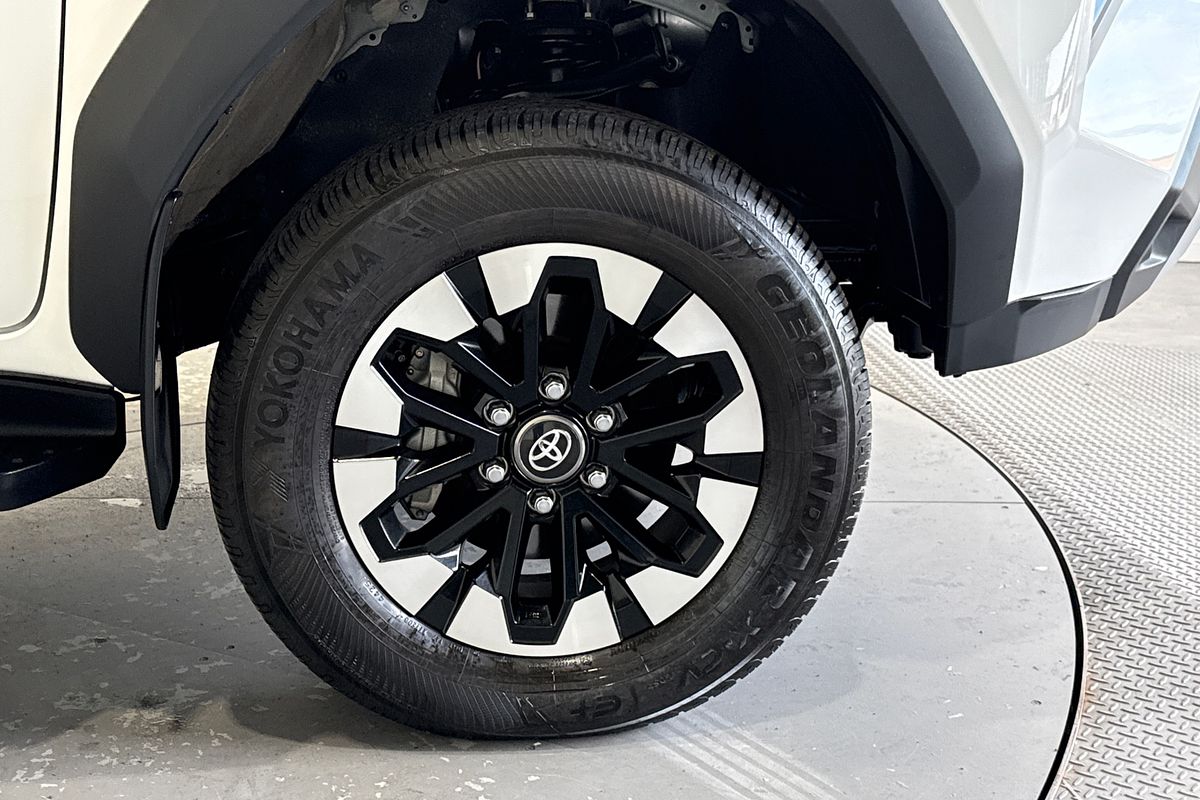 2025 Toyota Hilux SR5 48V GUN227R 4X4
