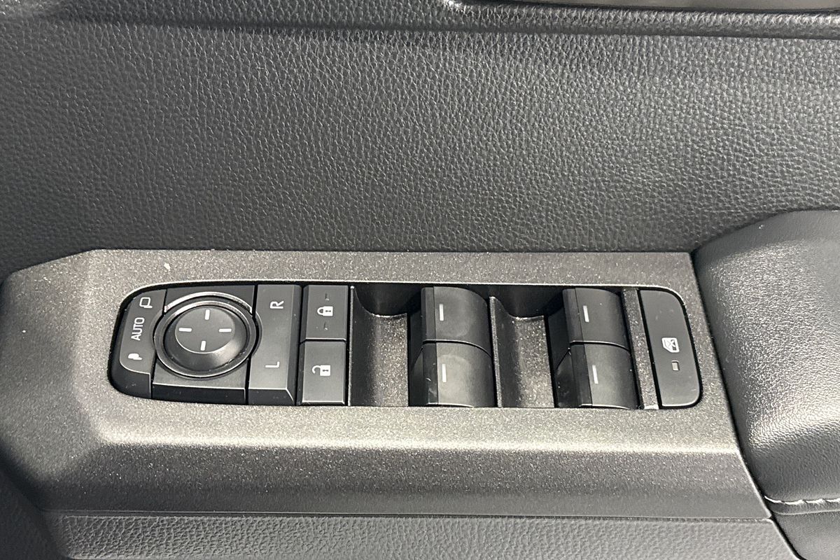 2025 Toyota Hilux SR5 48V GUN227R 4X4