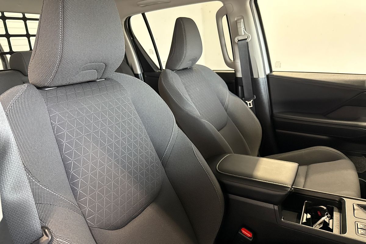 2025 Toyota Hilux SR5 48V GUN227R 4X4