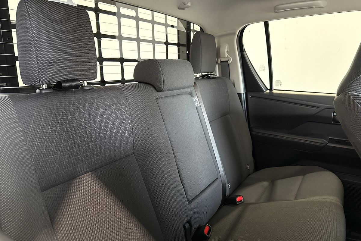 2025 Toyota Hilux SR5 48V GUN227R 4X4