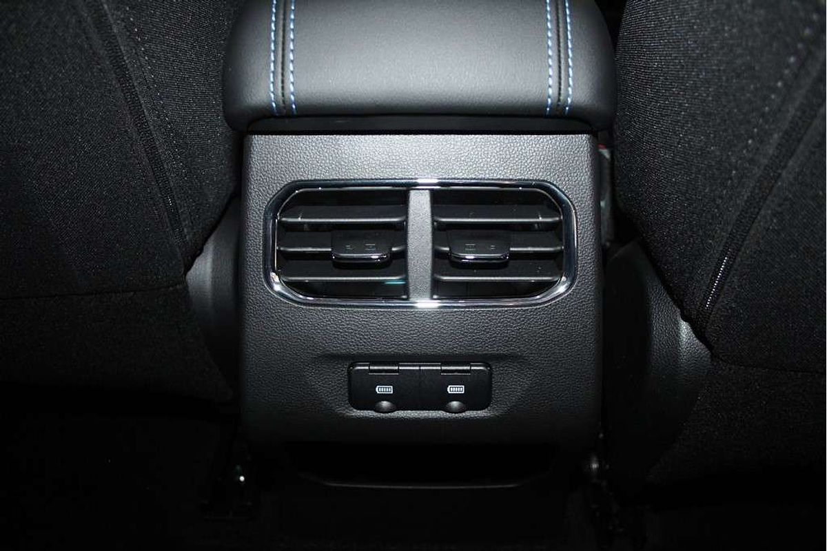 2.0T Cannon Single Cab Chassic Premium 4x2