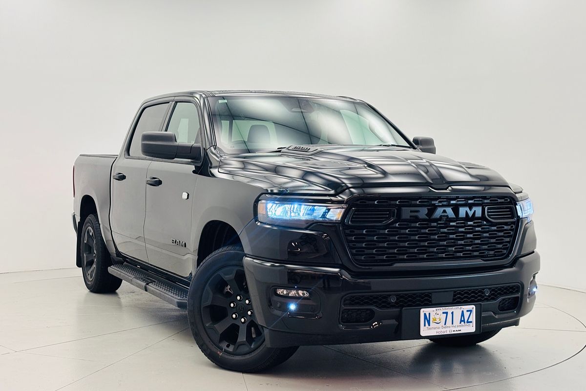 2026 Ram Trucks 1500 Express Black Edition Crew Cab (DT6L9821D.26) 2026 Ram Trucks 1500 Express Black Edition Crew Cab (DT6L9821D.26)