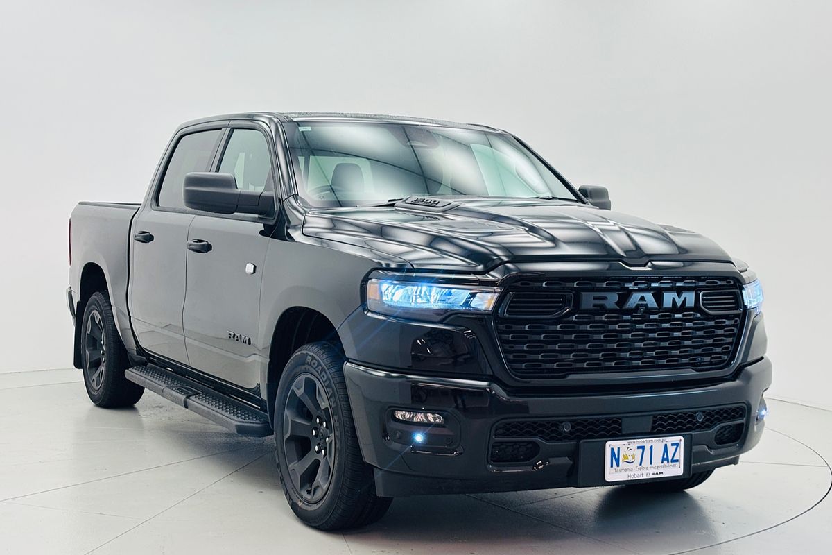 2026 Ram Trucks 1500 Express Black Edition Crew Cab (DT6L9821D.26) 2026 Ram Trucks 1500 Express Black Edition Crew Cab (DT6L9821D.26)