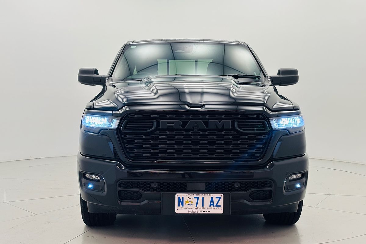 2026 Ram Trucks 1500 Express Black Edition Crew Cab (DT6L9821D.26) 2026 Ram Trucks 1500 Express Black Edition Crew Cab (DT6L9821D.26)