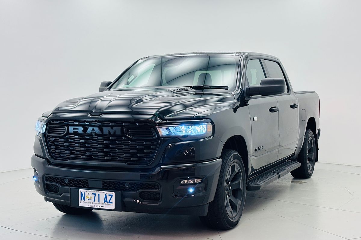 2026 Ram Trucks 1500 Express Black Edition Crew Cab (DT6L9821D.26)