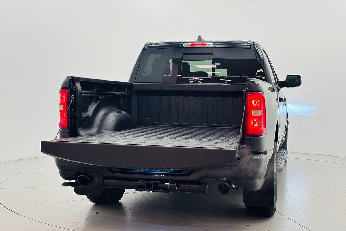 2026 Ram Trucks 1500 Express Black Edition Crew Cab (DT6L9821D.26)