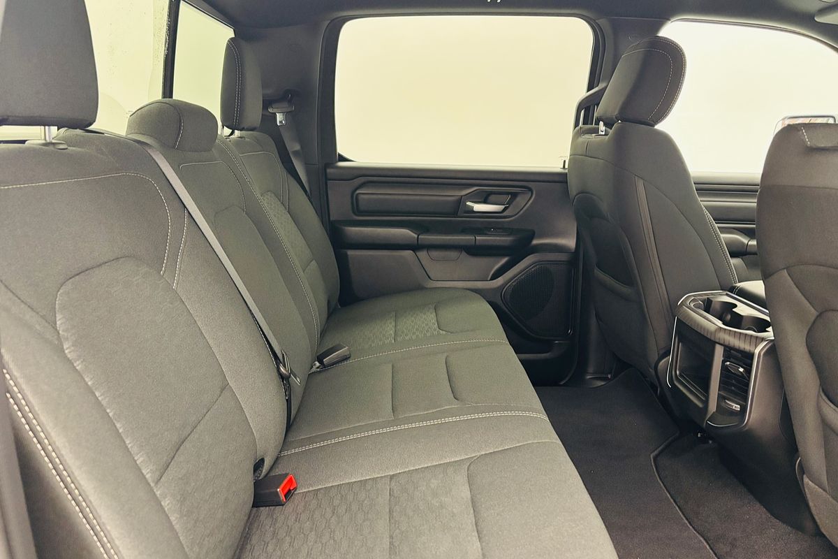 2026 Ram Trucks 1500 Express Black Edition Crew Cab (DT6L9821D.26)