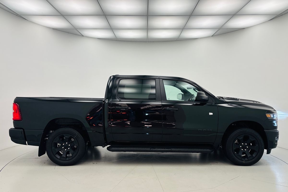 2026 Ram Trucks 1500 Express Black Edition Crew Cab (DT6L9821D.26)