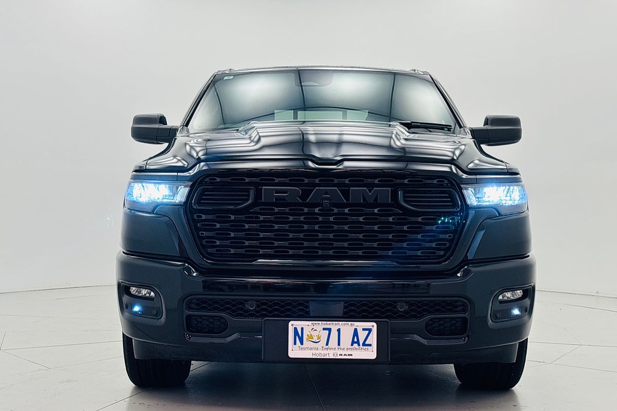 2026 Ram Trucks 1500 Express Black Edition Crew Cab (DT6L9821D.26)