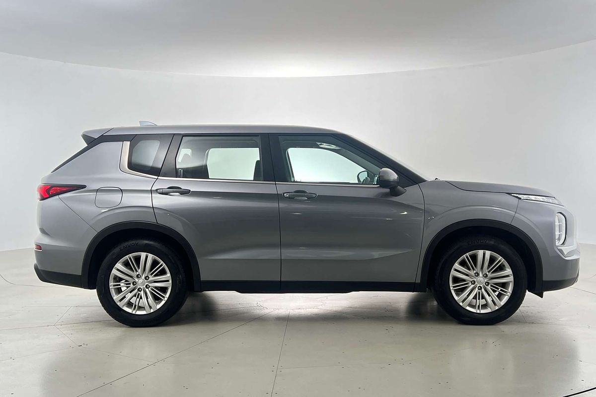 2023 Mitsubishi Outlander ES ZM