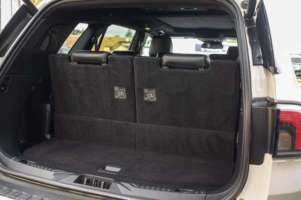 2022 Ford Everest Platinum 3.0L thumb-6
