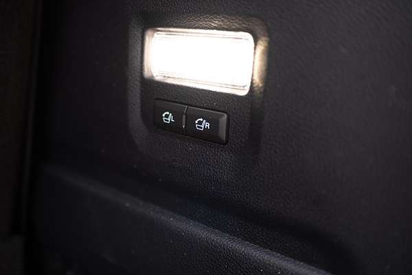 2022 Ford Everest Platinum 3.0L thumb-7